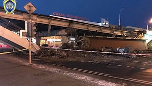 Minsko centre naktį sugriuvo viaduko dalis, skirta pėstiesiems