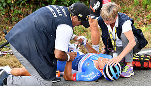 Niki Terpstra po avarijos &bdquo;Tour de France&ldquo; lenktynėse
