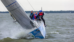 Lietuvos buriavimo klubų čempionate – lyderiaujančiai „Nautikus“ įgulai ant kulnų lipę konkurentai