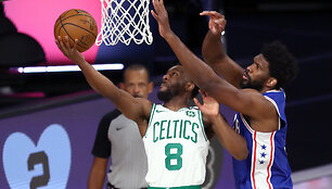 Kemba Walkeris prie&scaron; Joelį Embiidą