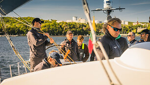 Lietuvos &bdquo;Ambersail 2&ldquo; įgulos rankose &ndash; bekompromisė pergalė prie&scaron; identi&scaron;ką konkurentų jachtą