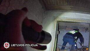 pakruojo-rajone-policijo-gelbejo-vyriski