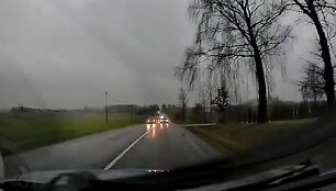 pavojingas-manevras-tik-per-plauka-nesibaige-kaktomusa-skaitytojas-uzfiksavo-kvapa-gniauzianti-momenta