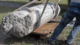 Profsąjungų rūmų kolonų virtimas baldu