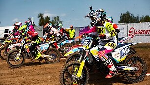motokrosas_moterys-605daeeec2361
