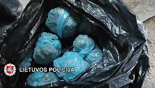 klaipedoje-sulaikyti-du-asmenys-itariami-disponave-dideliu-kiekiu-narkotiniu-medziagu