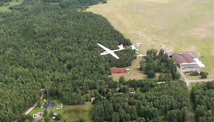 kylam-jaunieji-aviamodeliuotojai-jegas-isbande-pirmosiose-varzybose