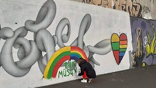 LGBTQ+ bendruomenę palaikantys gatvės piešiniai