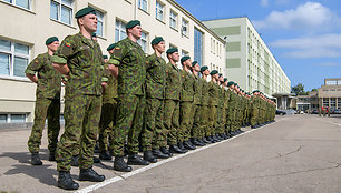Beveik 100 aukštųjų mokyklų studentų tapo atsargos leitenantais