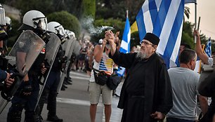 Protestas prieš privalomą sveikatos priežiūros darbuotojų skiepijamasi Atėnuos