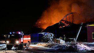 Panevėžyje užsiliepsnojo angaras