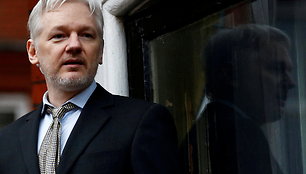 Julianas Assange'as apskundė JK sprendimą išduoti jį JAV