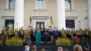 Prezidentas kartu su viso pasaulio lietuviais gieda „Tautišką giesmę“