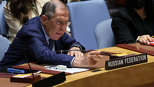Pusantros valandos vėlavęs S.Lavrovas po savo kalbos pasitraukė iš JT Saugumo Tarybos posėdžio