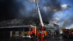 Gaisras Rungis produktų turguje Paryžiuje