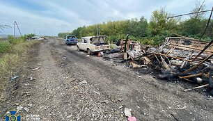 Rusai smogė civilių automobilių kolonai Charkivo srityje