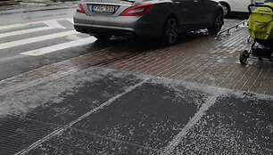 mersas prie akropolio
