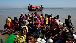 Prie Mianmaro sudužus rohinjų valčiai žuvo mažiausiai 17 žmonių – gelbėtojai