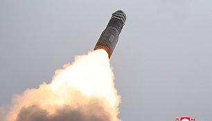 Šiaurės Korėja paskelbė naują šventę, skirtą pažymėti balistinės raketos bandymą