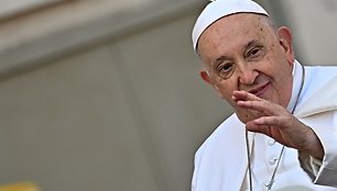 Popiežius po susitikimo su įkaitų ir kalinamų palestiniečių šeimomis ragina siekti taikos