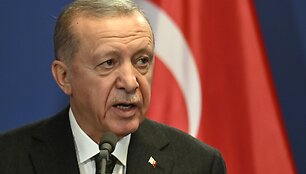 Denes Erdos / AP