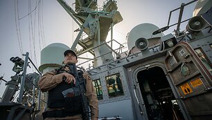 Aaron Lau/U.S. Navy / ZUMAPRESS.com