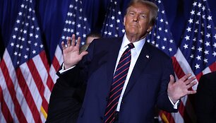 MIKE SEGAR / REUTERS