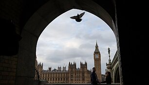 ADRIAN DENNIS / AFP