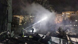 THOMAS PETER / REUTERS