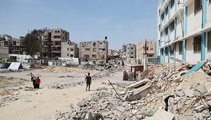 Palestiniečiai gyvena sugriautoje UNRWA mokykloje Rafaho mieste. / Fadi Abdallah / APA/SIPA / Fadi Abdallah / APA/SIPA