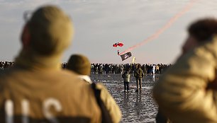 Normandijos paplūdimiuose prasideda 80-ųjų D dienos metinių minėjimai / Jeremias Gonzalez / AP