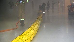 Didelis gaisras kilo Logix prekybos centre / IMAGO/Hindustan Times / IMAGO/Hindustan Times