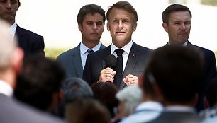 Prancūzijos prezidentas Macron susitinka su 2024 m. Paryžiaus olimpinių žaidynių organizatoriais Elizejaus rūmuose. / Benoit Tessier / REUTERS