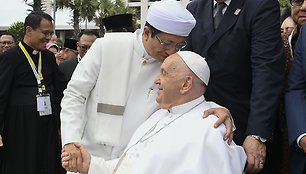 Pope Francis ir Nasaruddin Umar klausosi deklaracijos Džakartoje. / VATICAN MEDIA / ZUMAPRESS.com