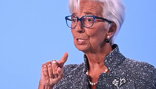 ECB prezidentė Ch. Lagarde kalba po pinigų politikos svarstymo posėdžio. / Jana Rodenbusch / REUTERS