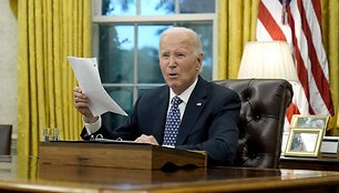 Biden yra dabartinis JAV prezidentas. / Mark Schiefelbein / AP