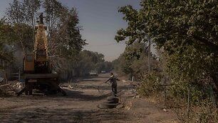 Rusija teigia užėmusi dar du kaimus Rytų Ukrainoje / ROMAN PILIPEY / AFP