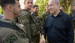 Izraelio premjeras B. Netanyahu aplankė karius Libano pasienio zonoje / Maayan Toaf/Israel Gpo / ZUMAPRESS.com