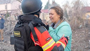 Po smūgio Odesoje / STATE EMERGENCY SERVICE OF UKRAI / via REUTERS