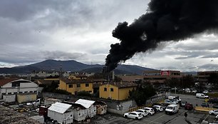 Gaisras Italijos degalų saugykloje / CLAUDIO GIOVANNINI / AFP