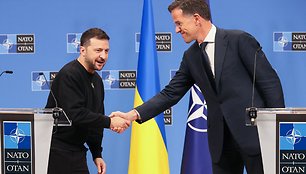 Ukrainos prezidentas Volodymyras Zelenskis ir NATO vadovas Markas Rutte / FRANCOIS WALSCHAERTS / AFP