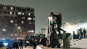 Palestiniečius palaikančių asmenų demonstracija Amsterdame / JEROEN JUMELET / AFP