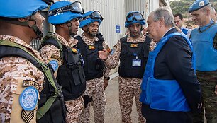 Antonio Guterresas ir JT kariai / PASCUAL GORRIZ / AFP