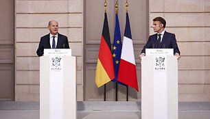 Olafas Scholzas ir Emmanuelis Macronas Paryžiuje / Mohammed Badra / via REUTERS