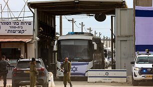 Autobusas su kaliniais / GIL COHEN-MAGEN / AFP