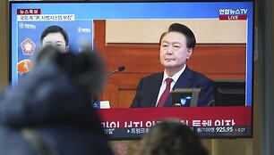 Nu&scaron;alintas Pietų Korėjos prezidentas Yoon Suk-yeolas / Lee Jin-man / AP