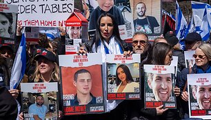 Protestuotojai reikalauja paleisti įkaitus / Syndi Pilar / ZUMAPRESS.com