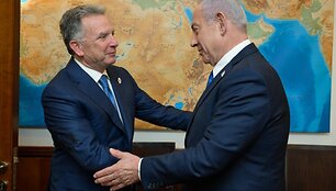 B. Netanyahu su JAV specialiuoju pasiuntiniu Artimuosiuose Rytuose S. Witkoffu / Maayan Toaf/Israel Gpo / ZUMAPRESS.com