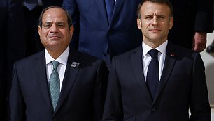 Egipto prezidentas Abdel Fattahas al Sisi ir Prancūzijos prezidentas Emmanuelis Macronas / Amr Alfiky / REUTERS