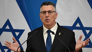 Izraelio užsienio reikalų ministras Gideonas Saaras / ATTILA KISBENEDEK / AFP
